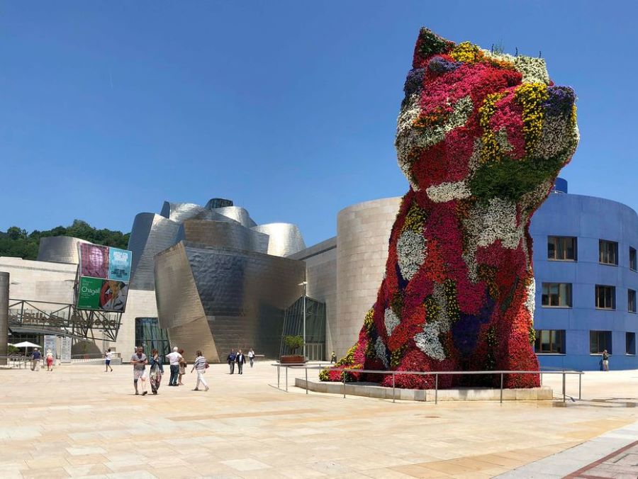 Guggenheim Bilbao , vertival gardens, Jeffrey Koons